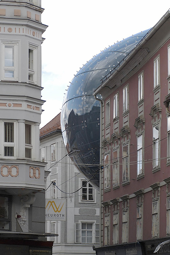 未來主義風(fēng)格的建筑—格拉茨美術(shù)館(Kunsthaus Graz)裝修設(shè)計