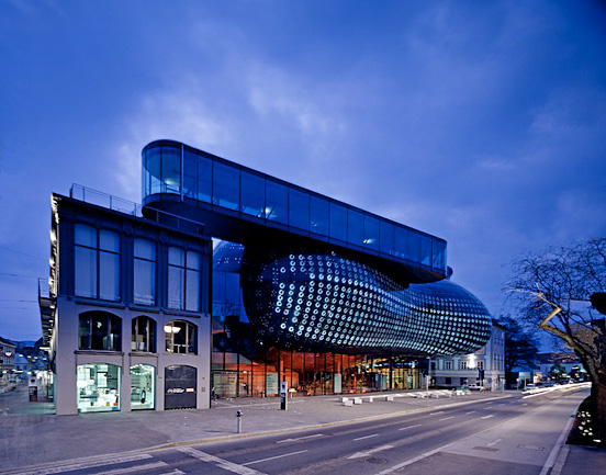 未來主義風(fēng)格的建筑—格拉茨美術(shù)館(Kunsthaus Graz)裝修設(shè)計
